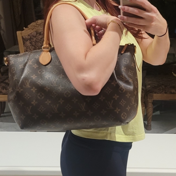 Louis Vuitton authentic Monogram Canvas Turenne GM Satchel ❤️🔥 - Picture 16 of 16